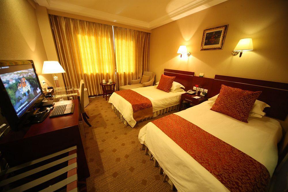 Overseas Chinese International Hotel Qingdao Exterior foto