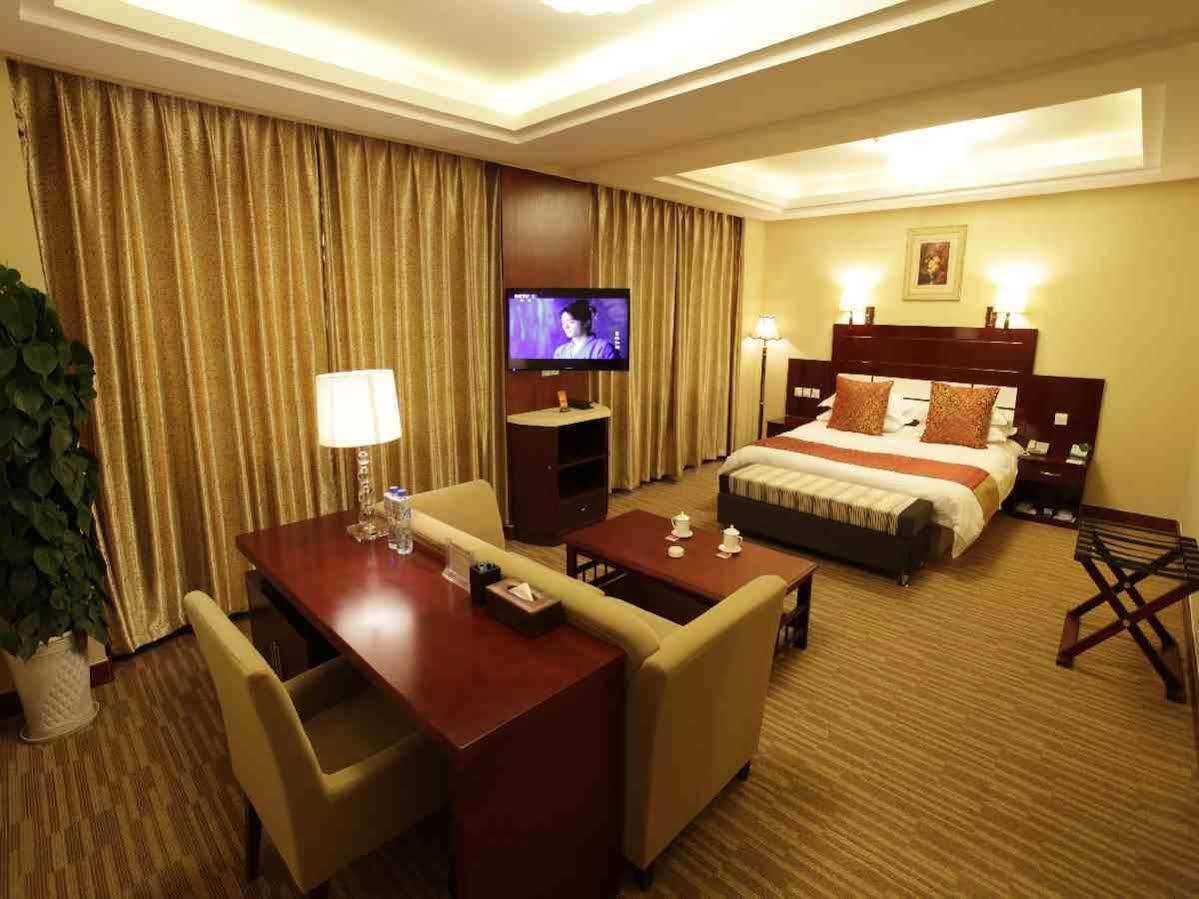 Overseas Chinese International Hotel Qingdao Exterior foto